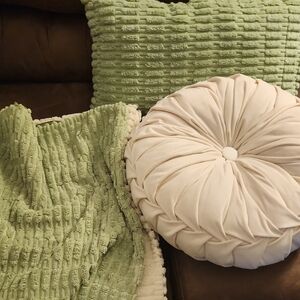 Green Textured Throw Blanket and Cream Round Pillow